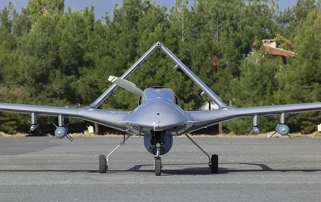 烏克蘭無人機又轟炸莫斯科意外被客機乘客拍到繼續(xù)勇往直前(圖1)