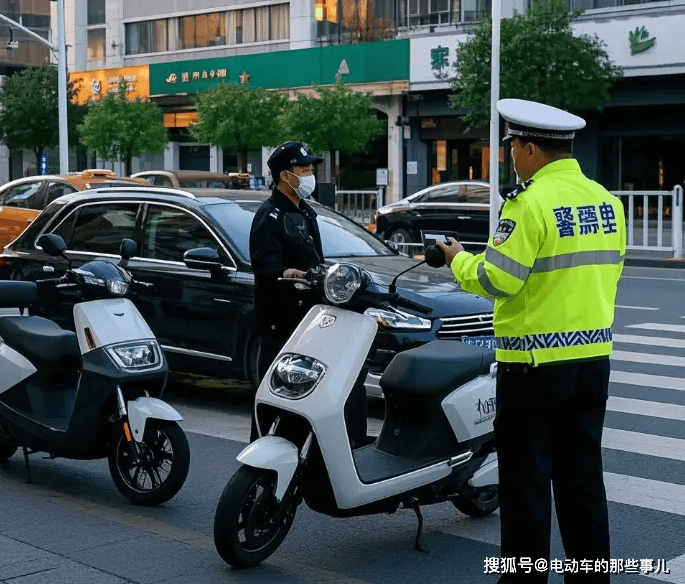 嚴(yán)查無(wú)牌無(wú)證上路(圖1)