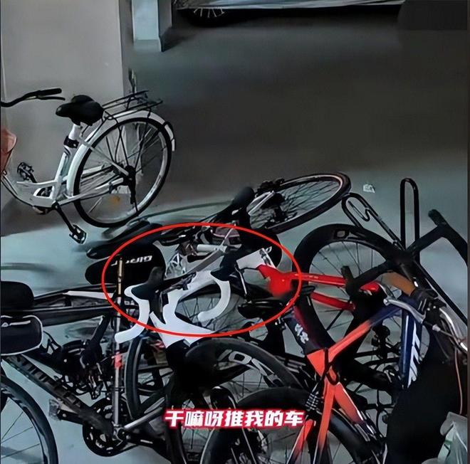 女子推倒自行車后續：已立案車損報價比電車貴女子回應太霸道(圖12)