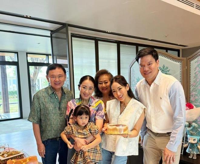 離婚不離家！看到如今佩通坦的窘境才知他信家族最大的底氣是她(圖15)